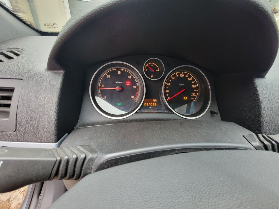 Vând Opel astra h 1.7 cdti.