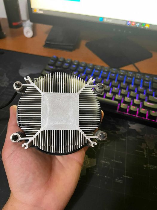 Ryzen 3 2200G + Cooler