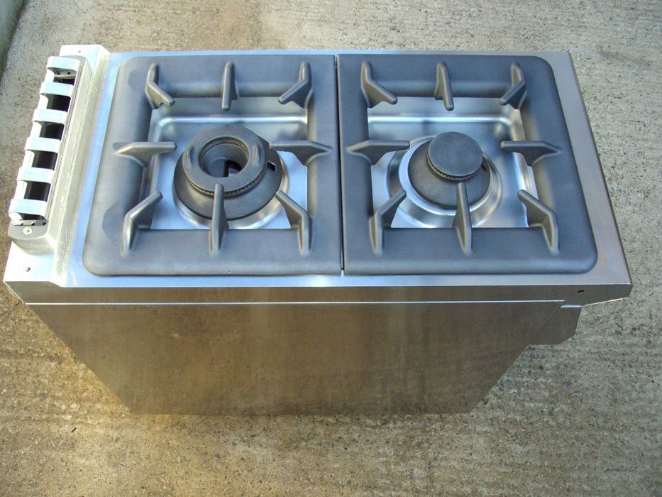 Професионален, италиански, газов котлон на база ,две горелки