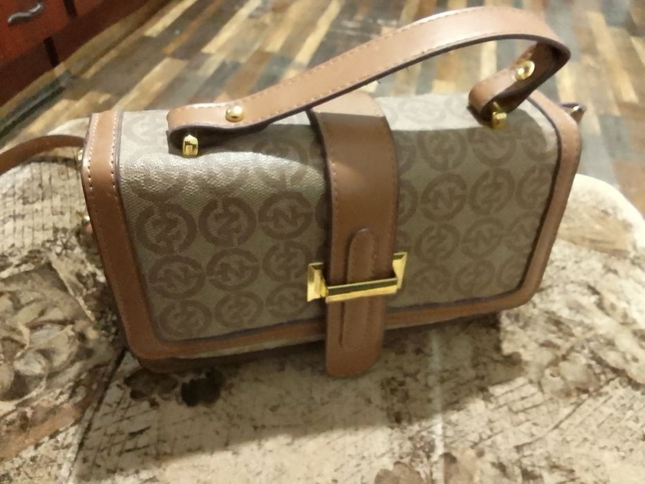 Дамска чанта, нова