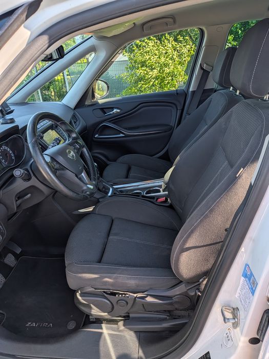 Vând Opel Zafira C Tourer 2.0 cdti 170 CP an 2017 - 7 locuri.