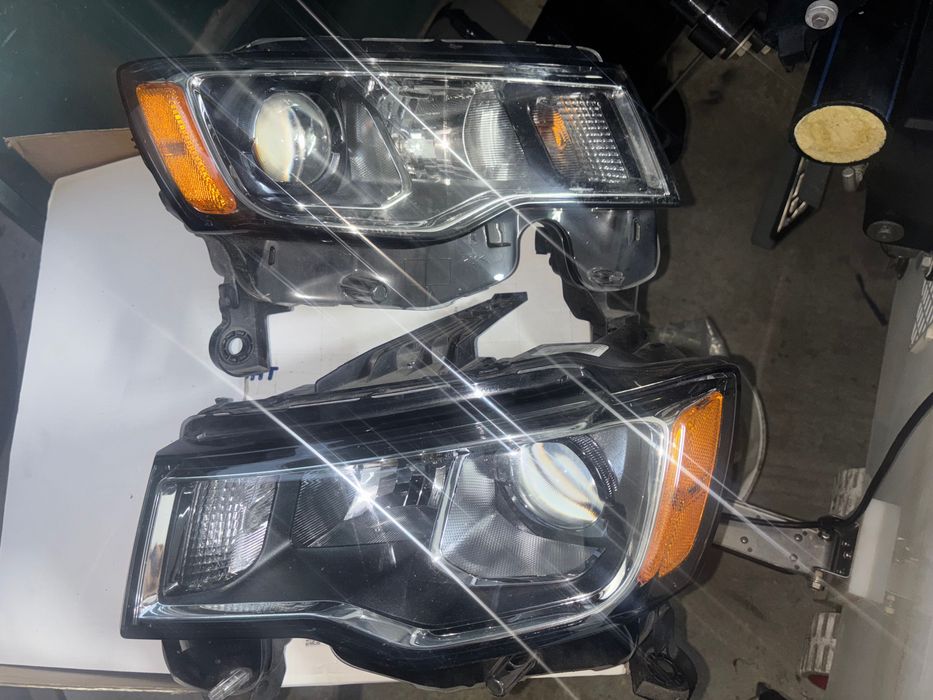 Jeep Grand Cherokee WK2 Фарове