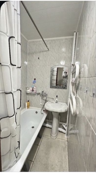 Срочно продам 2 х ком квартиру