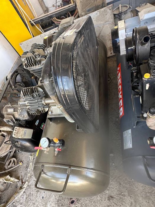 Kompressor sotiladi. Yangi.