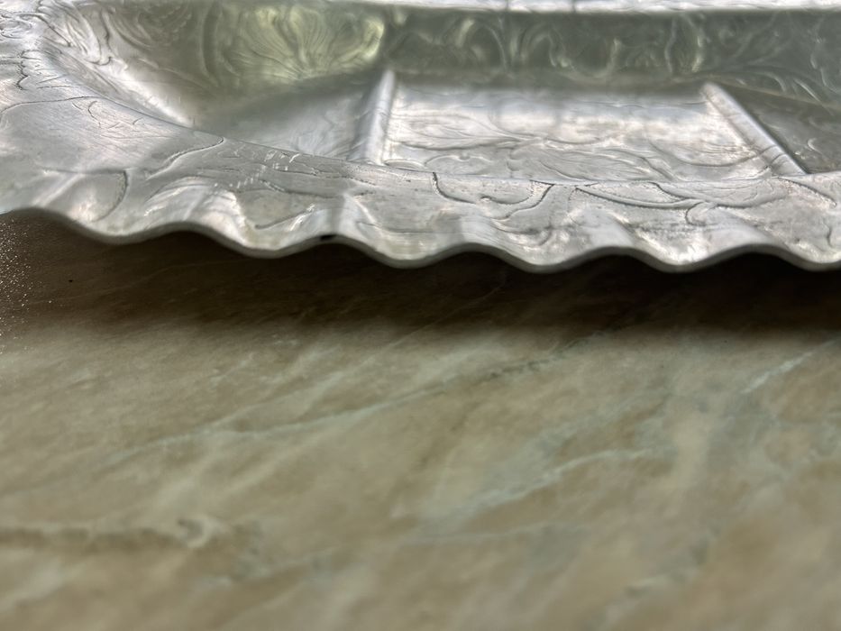 Стар винтидж алуминиев поднос с флорални мотиви