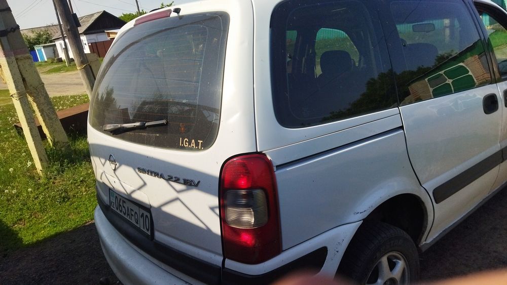 Опель синтра минивен