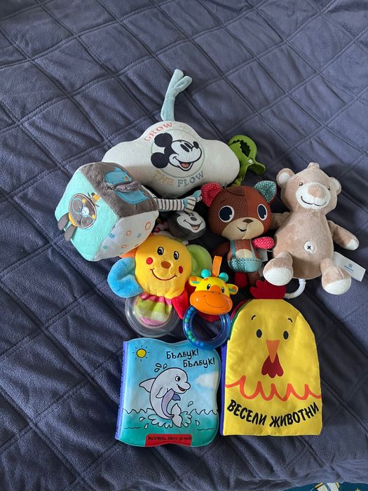 Лот бебешки играчки