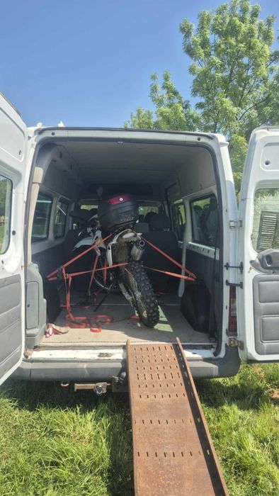 Отдава бус и платформа под наем