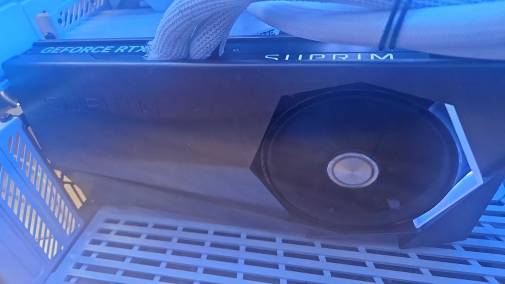 RTX 4090 MSI Suprim Liquid X