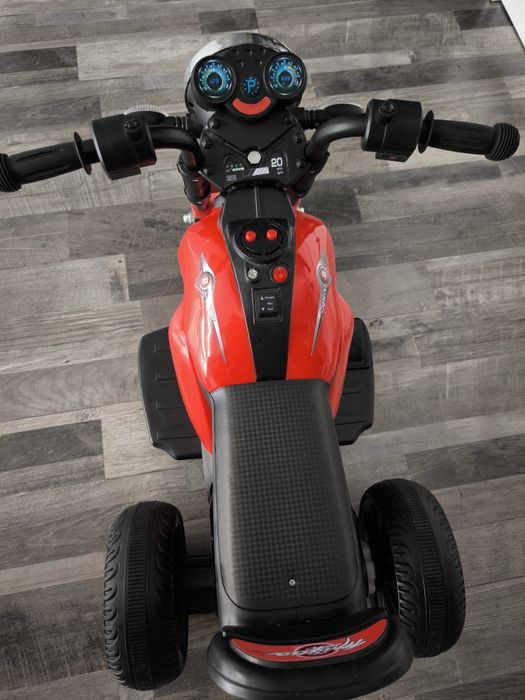 Vând motocicleta electrica cu 3 roti, pentru copii