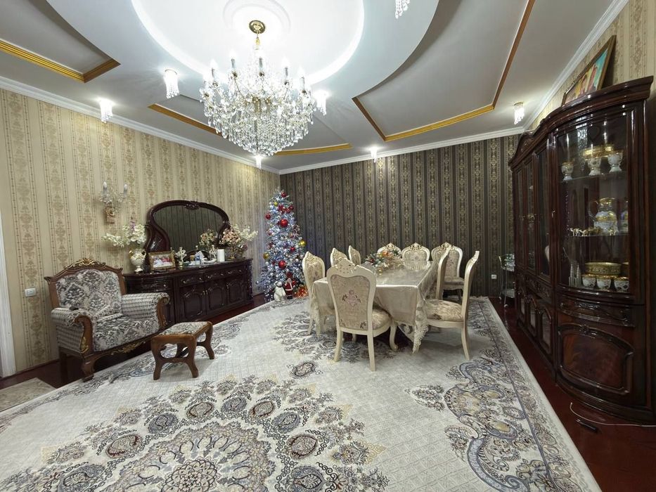 Продается участок вдоль дороги.