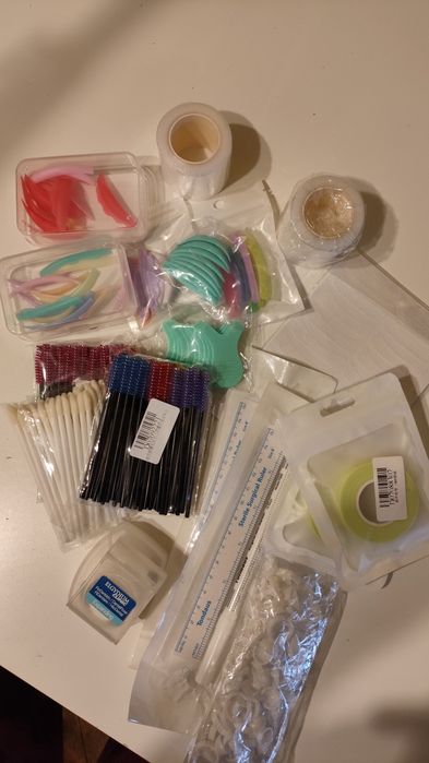 Куфар за грим и/или лот за мигли и вежди~