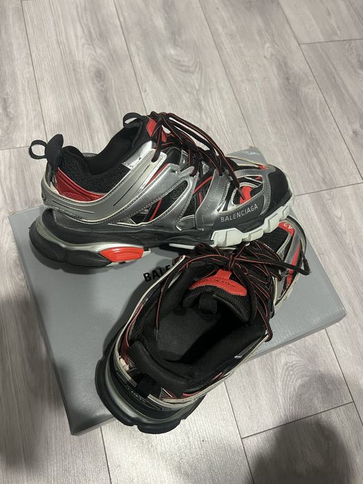 Balenciaga track