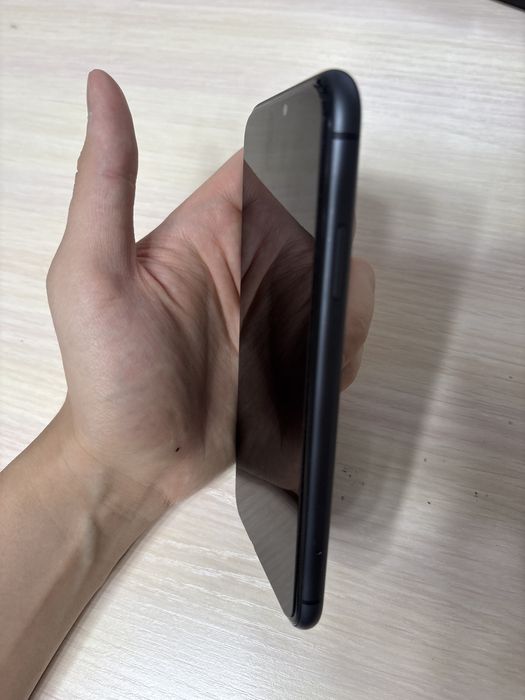 Iphone 11 128 GB черного цвета