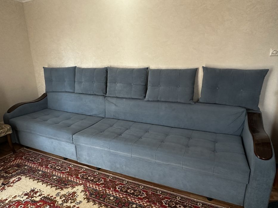 диван в гостинную голубого цвета