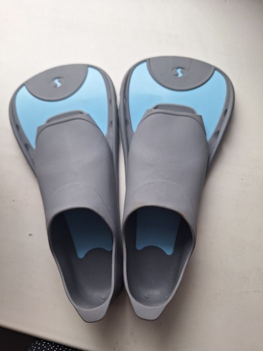 Продам детские ласты б/у,р 31-33