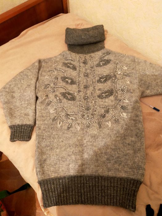 Продаётся теплый свитер