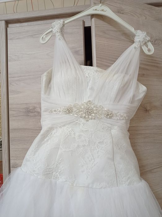 Свадебное платье. Одевали только 2 раза.