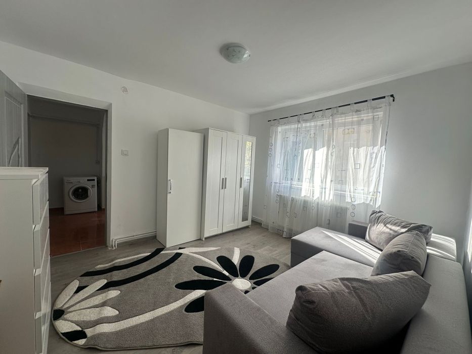 Închiriez apartament cu 2 camere Str. DUMBRAVA