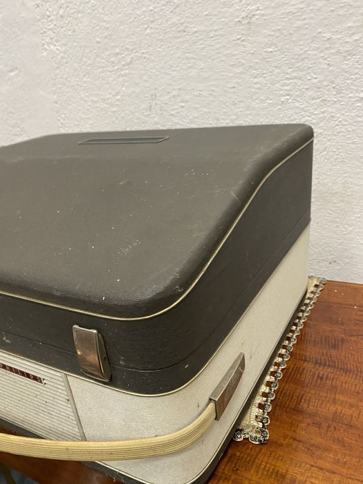 Стар магнетофон на филипс