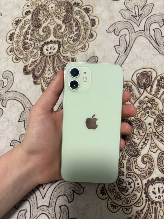 Продам айфон 12.