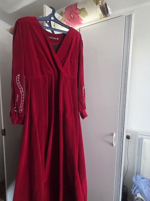 Продаю платье в отличном сост