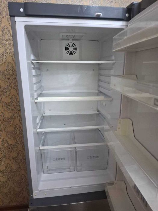 Продаётся Холодильник двухкамерный Artel Требуется ремонт