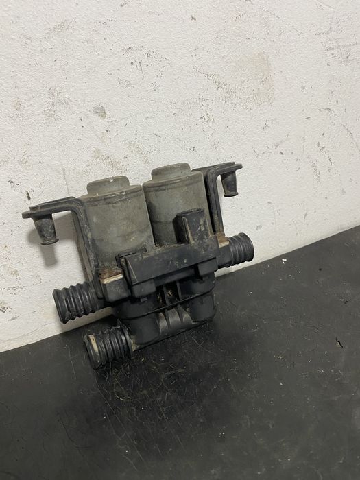 Pompa recirculare apa BMW Seria 5 E39 520d 525d 530d 837499