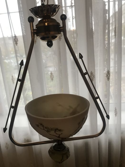 Продам   люстры.