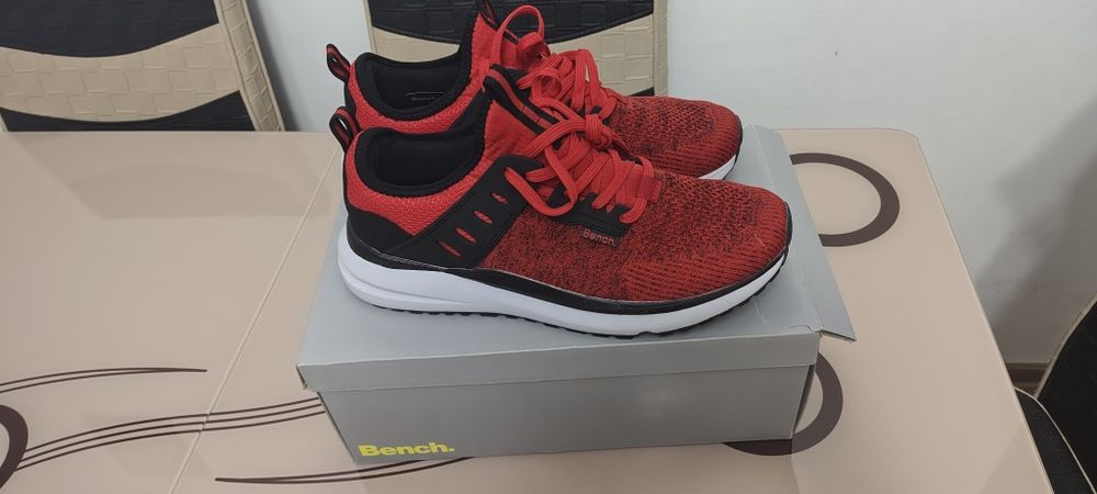 Adidași Bench Roși