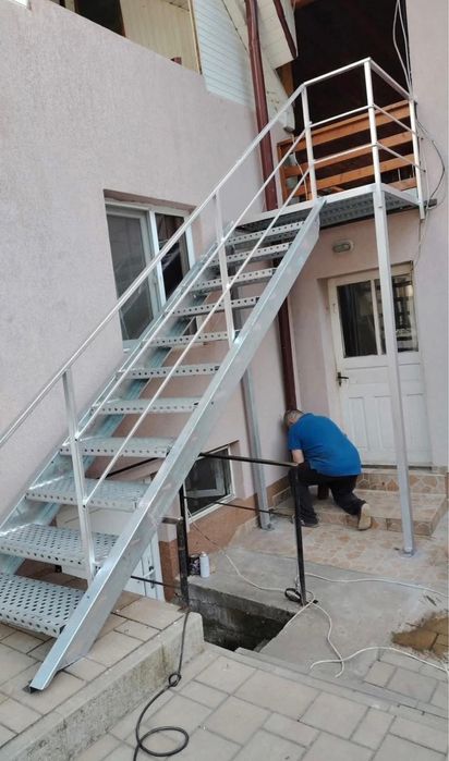 Scari zincate de exterior