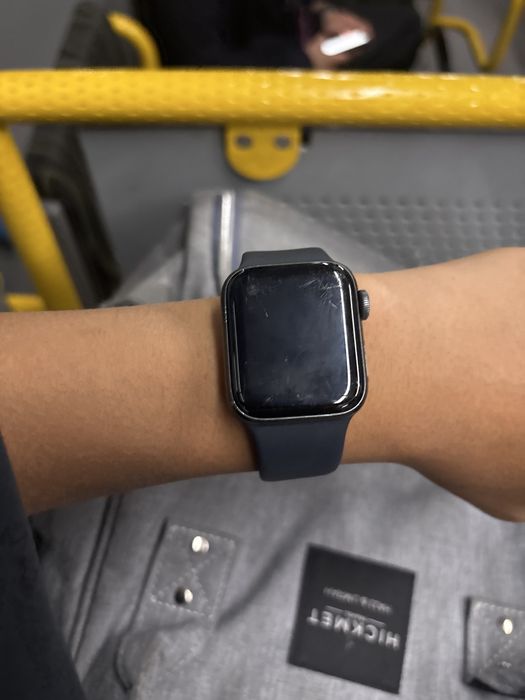 Часы apple watch se 2020