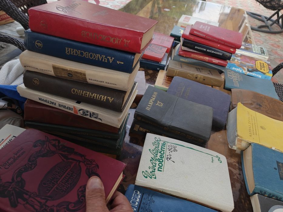 Книги разные.   .