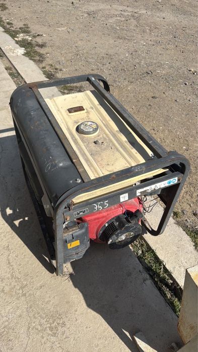 Бензиновый генератор