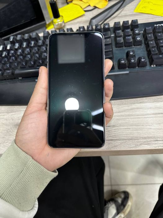 Xs max holati yaxsh xotira 256tali yomkist 80 karopka dakement bor