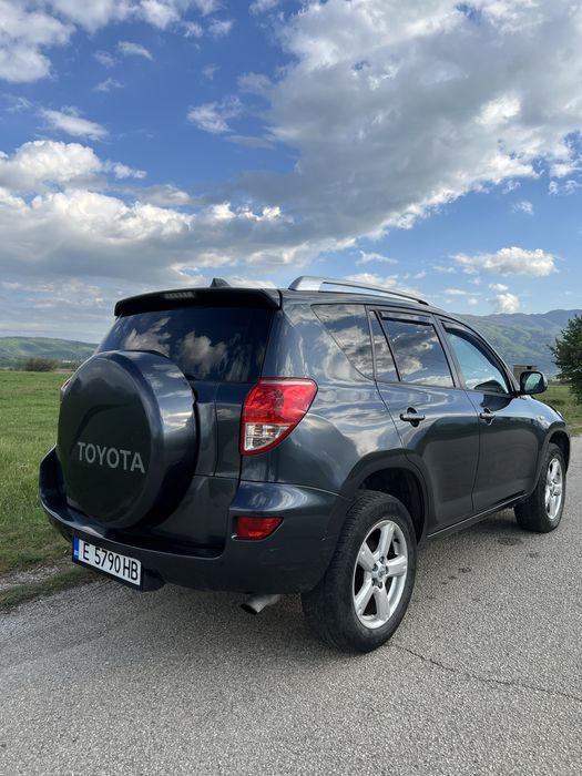 Toyota RAV4 2.0 – надежден SUV