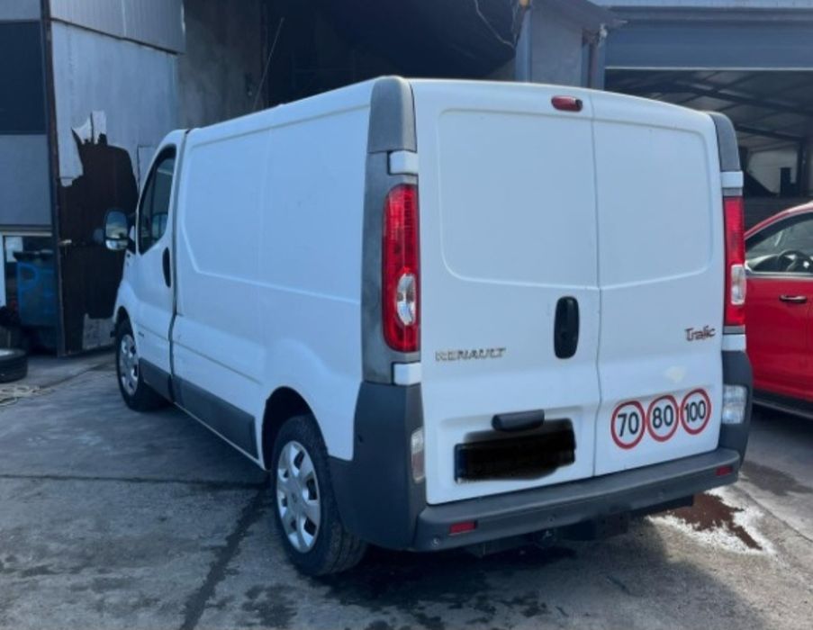 Dezmembrez Renault Trafic 2.0 Diesel
