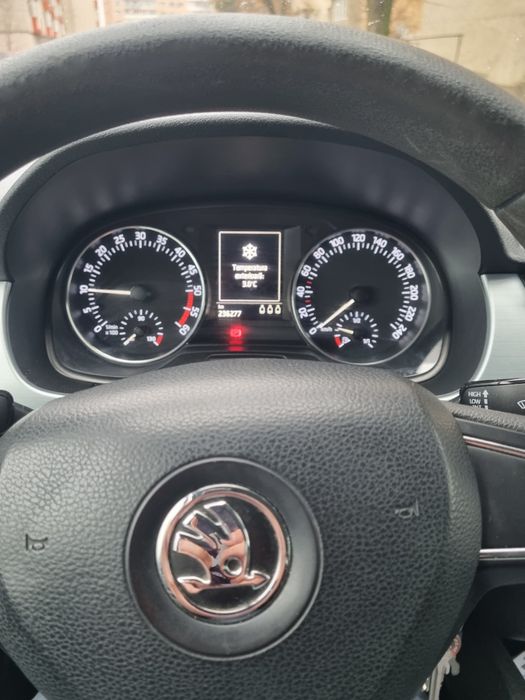 Vând skoda fabia