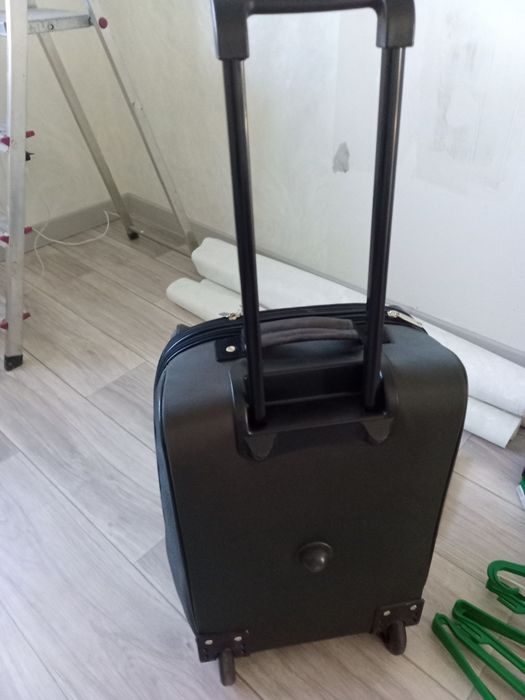 Чемодан на 2колесиках