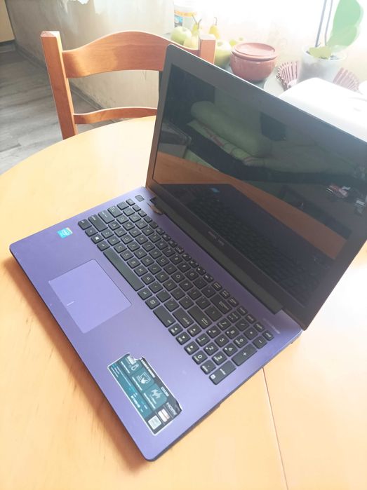 Лаптоп ASUS D553M-комплект капаци,панел с клавиатура и батерия.