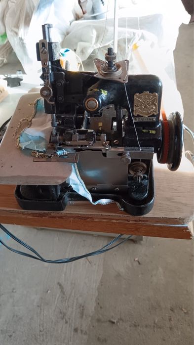 Швейная машинка 3 ниточный