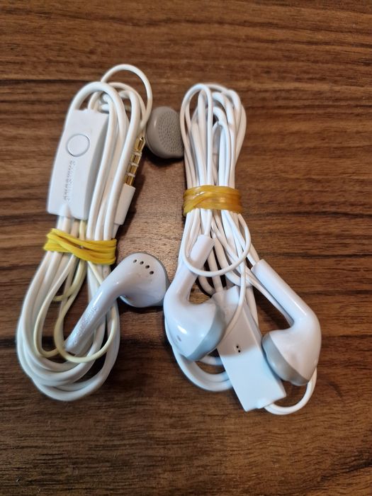 Căști Samsung, originale, mufa jack., 2 seturi, 30 lei setul.