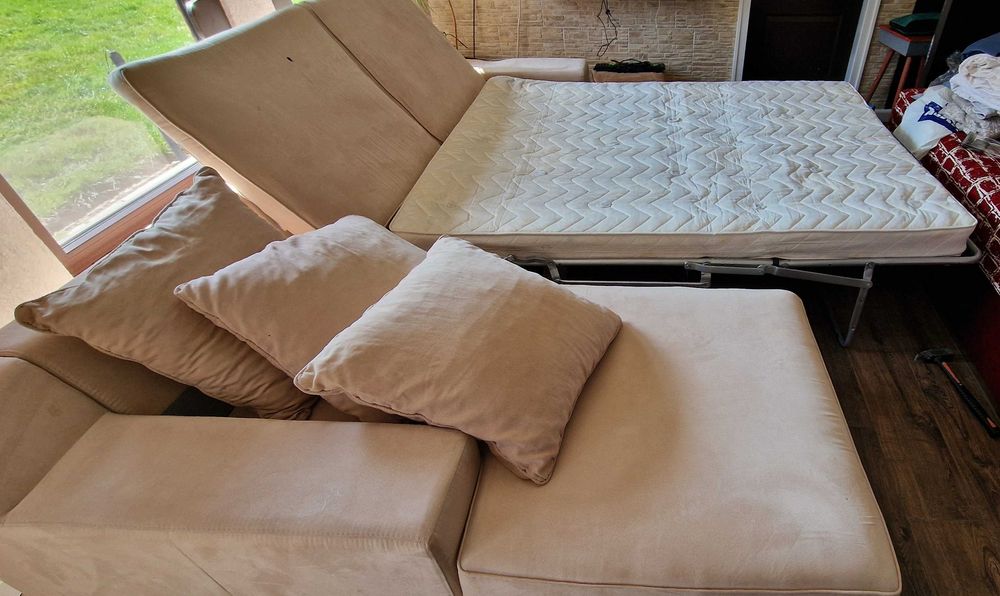 Ъглов диван с функция сън