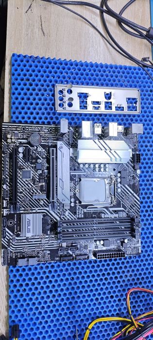 Материнская плата b560m