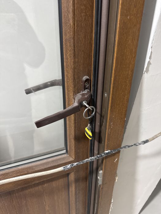 Продам дверь с косяком