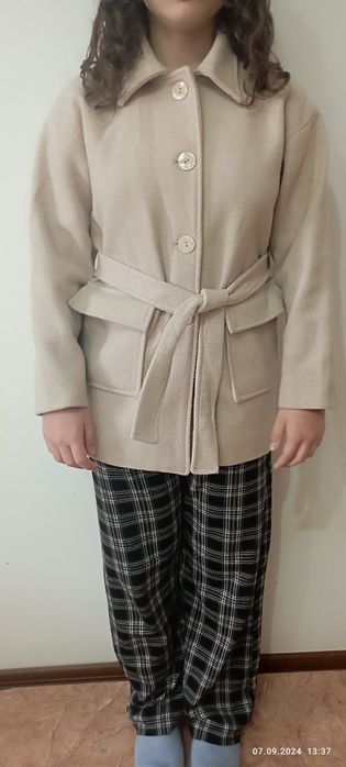 Продам пальто на девочку10-13л