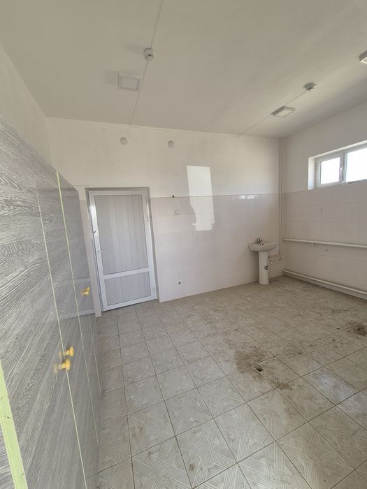 Бино сотилади Пишган гиштдан курилган холати яхши