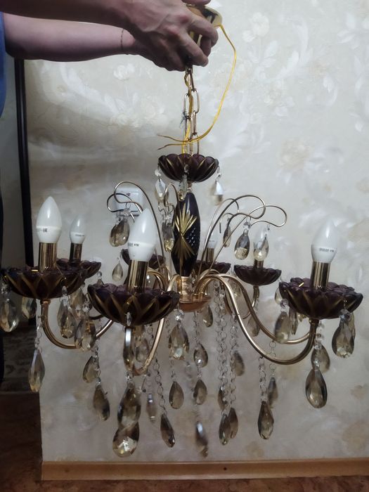 Продается люстра