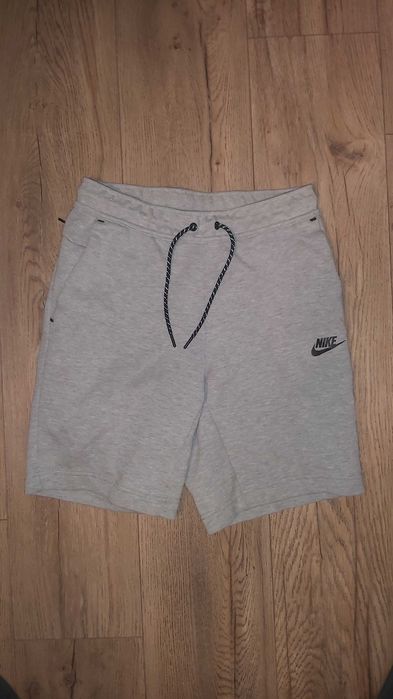 Nike Tech Fleece къси гащи - Размер XS