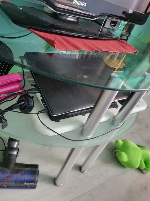 Масичка за телевизор и дървена маса